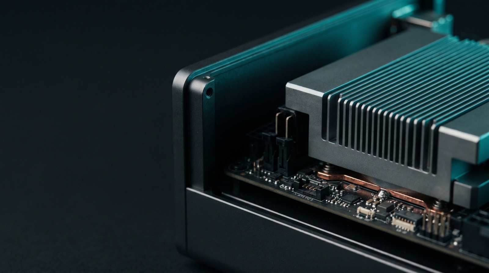 Power electronics enclosure and heatsink hardware